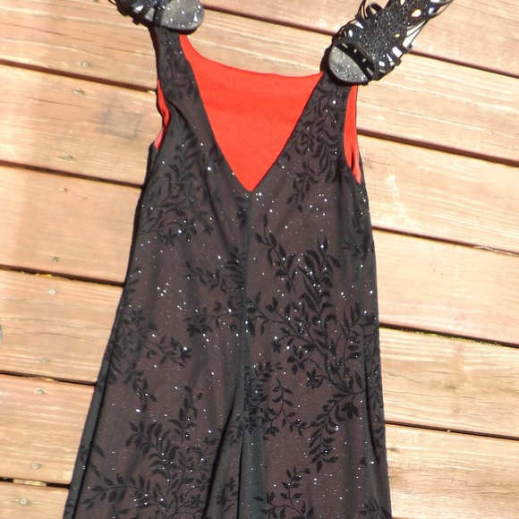 Black glitter dress with floral design and red - Picture 7 of 7